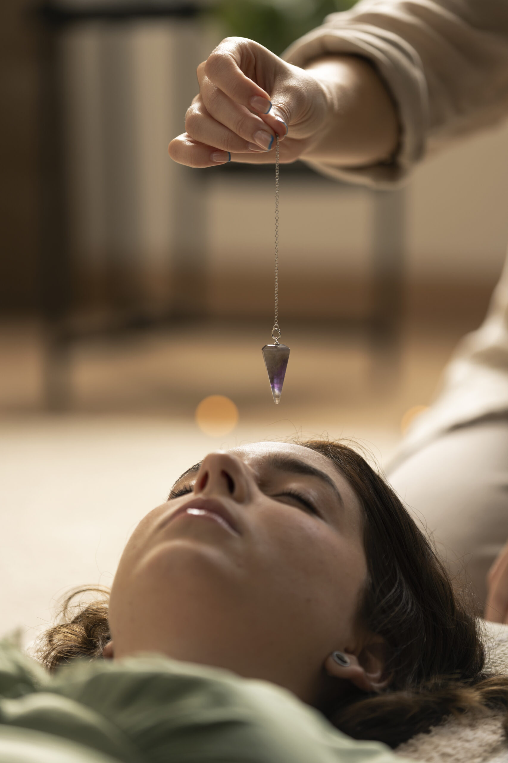 person-conducting-reiki-therapy COACHING PRIVÉ