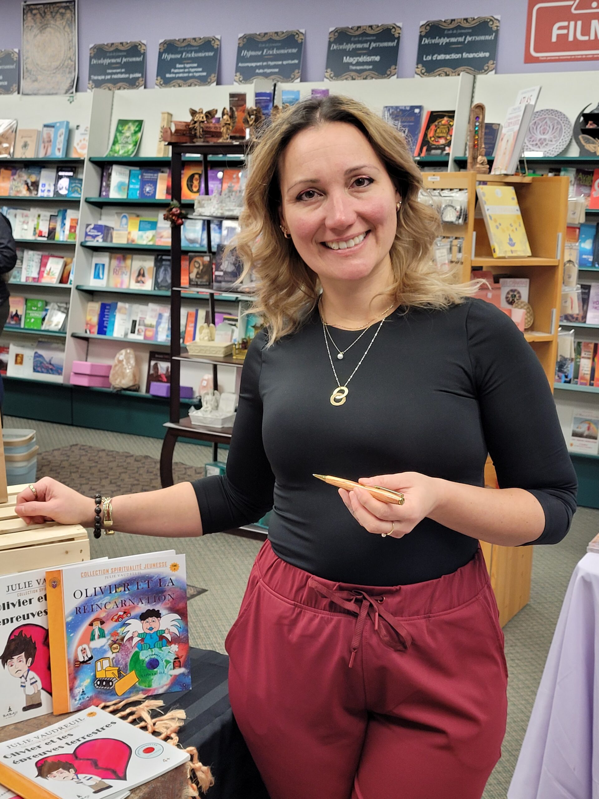 Conférence au Salon de l'Éveil de Boucherville animée par Julie Vaudreuil, médium, conférencière, formatrice, auteure & créatrice de la Collection Spiritualité Jeunesse.