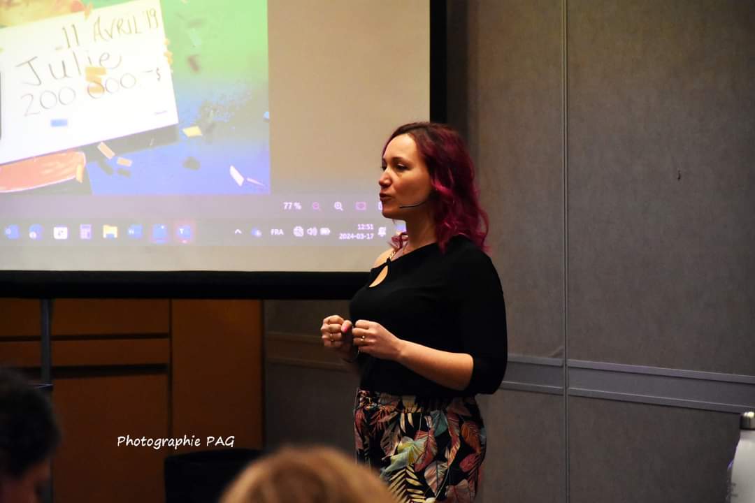 Conférence au Salon de l'Éveil de Boucherville animée par Julie Vaudreuil, médium, conférencière, formatrice, auteure & créatrice de la Collection Spiritualité Jeunesse.